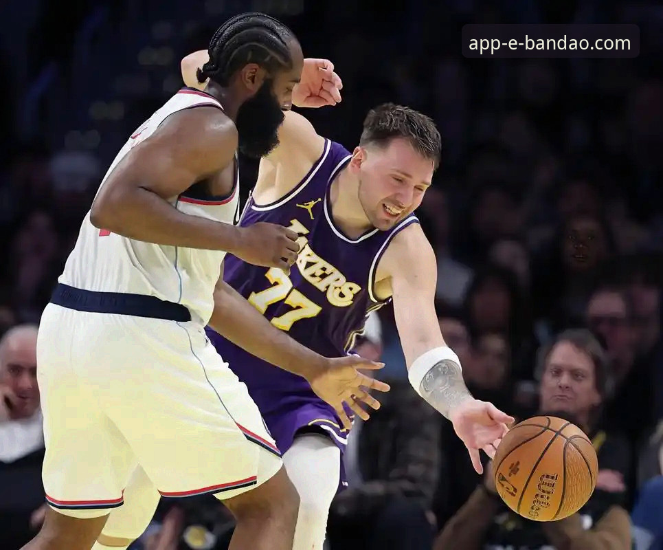 半岛app丰富功能下载不了怎么办 洛杉矶湖人进攻火力全开深度解析:一场由东契奇主导的得分盛宴